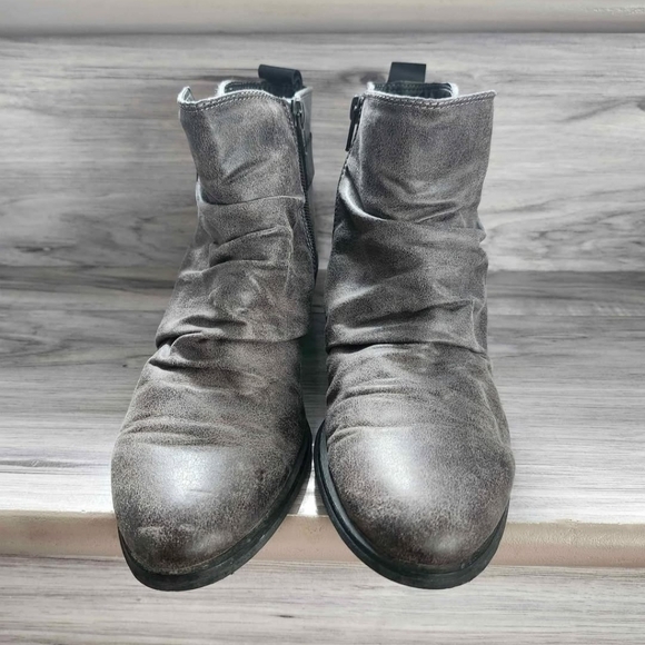 BareTraps Women's Ankle Boots - Picture 2 of 5